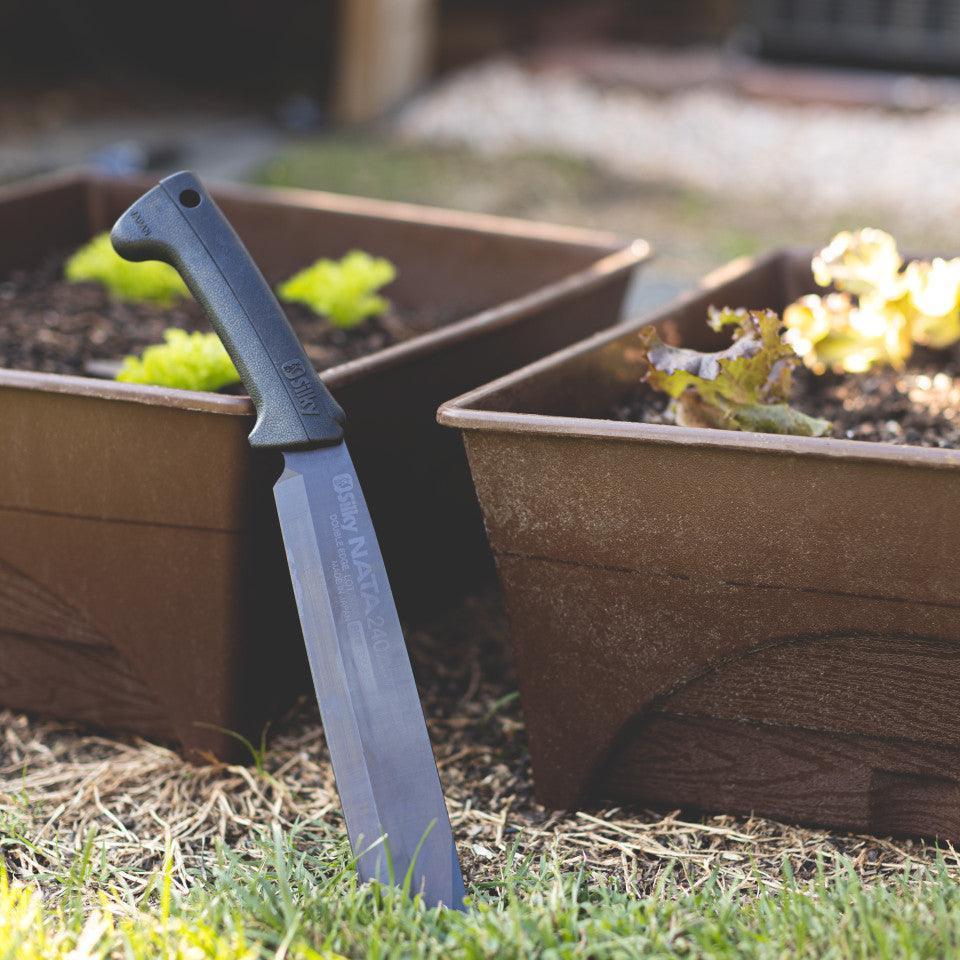 Traditional Craft Meets Modern Performance: HONMAMON “AZUMASYUSAKU” vs. the Silky Nata Outback Edition