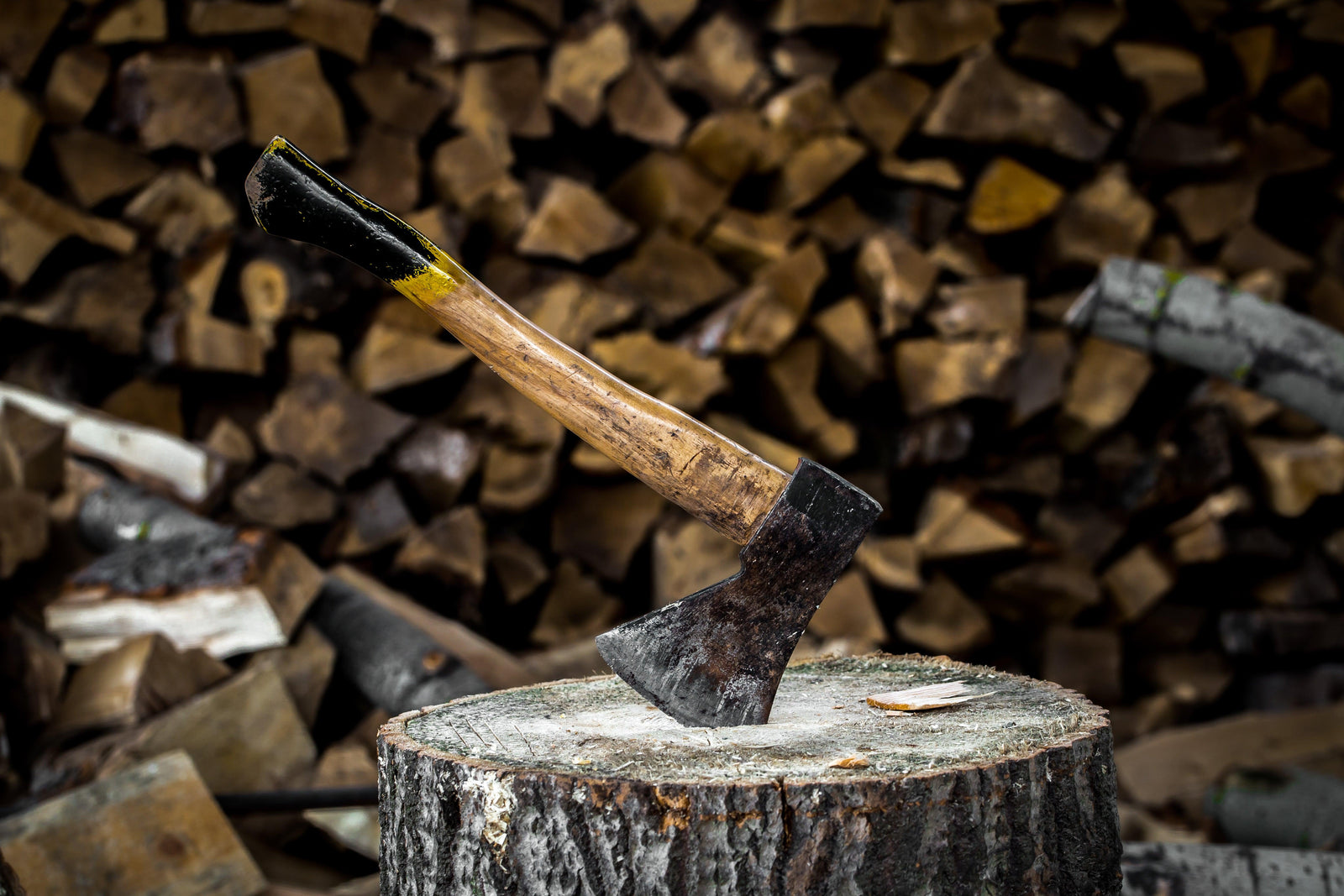 Selecting the Perfect Axe Handle: A Detailed Buyer’s Guide - Axeman.ca