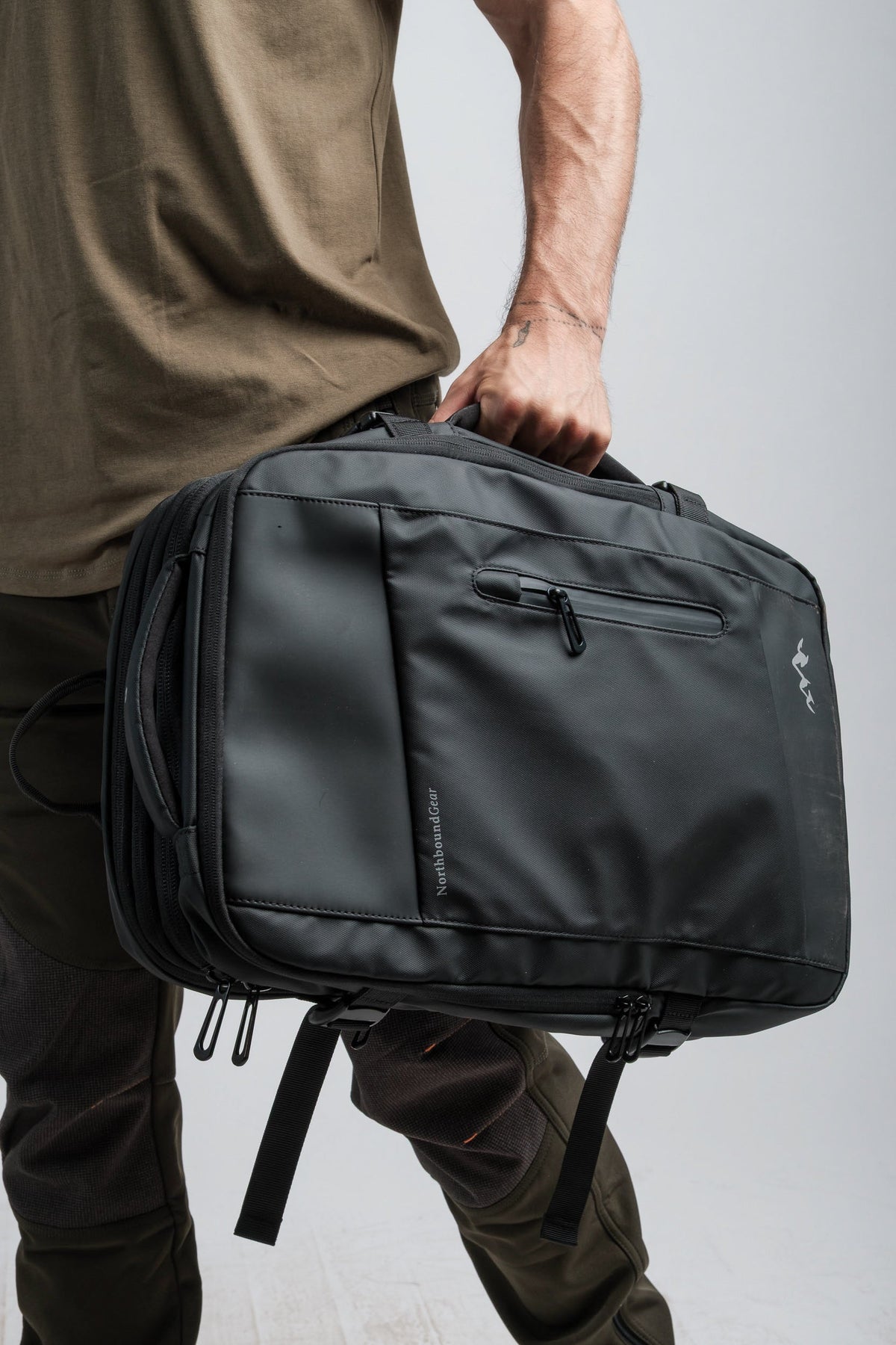 &quot;Voyager&quot; Expandable Backpack 26L / 38L with Built-in Rain Coat