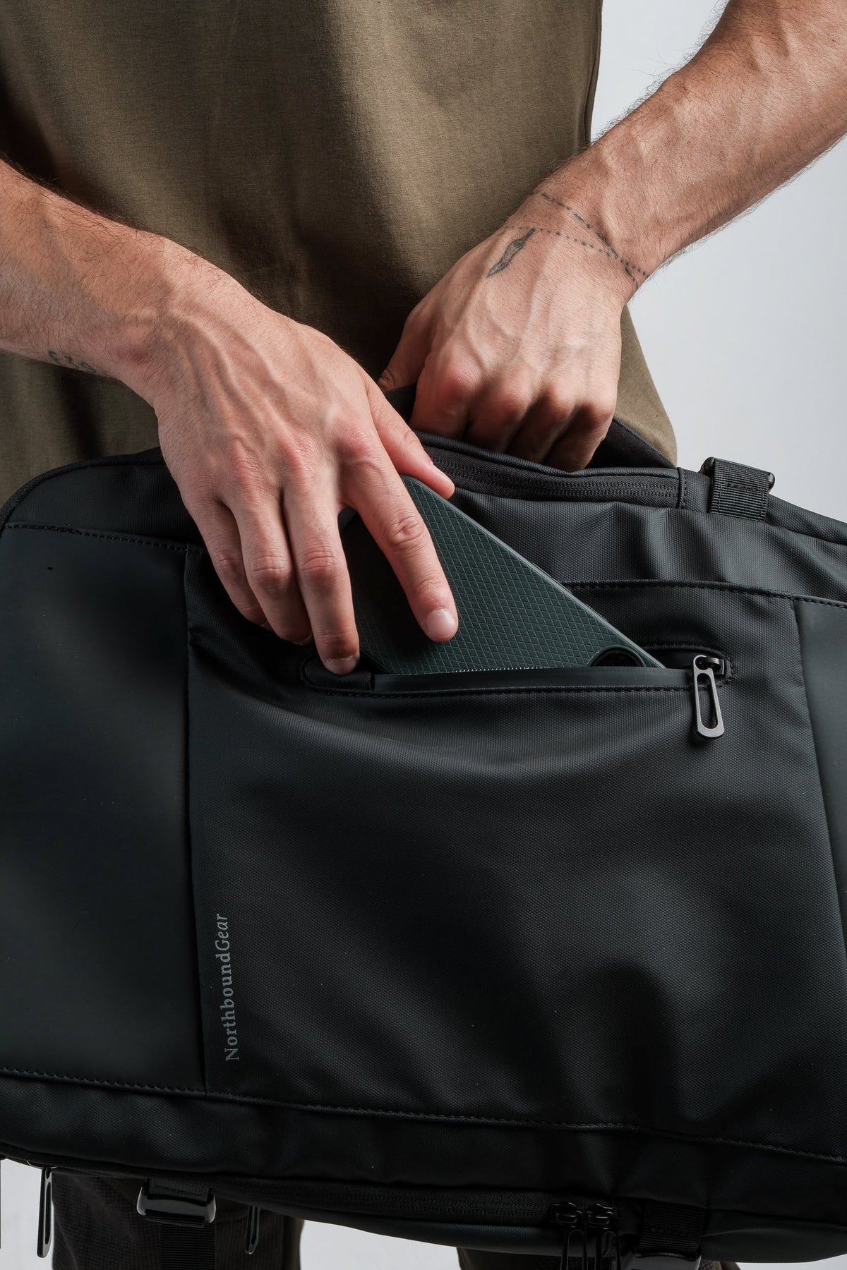 &quot;Voyager&quot; Expandable Backpack 26L / 38L with Built-in Rain Coat