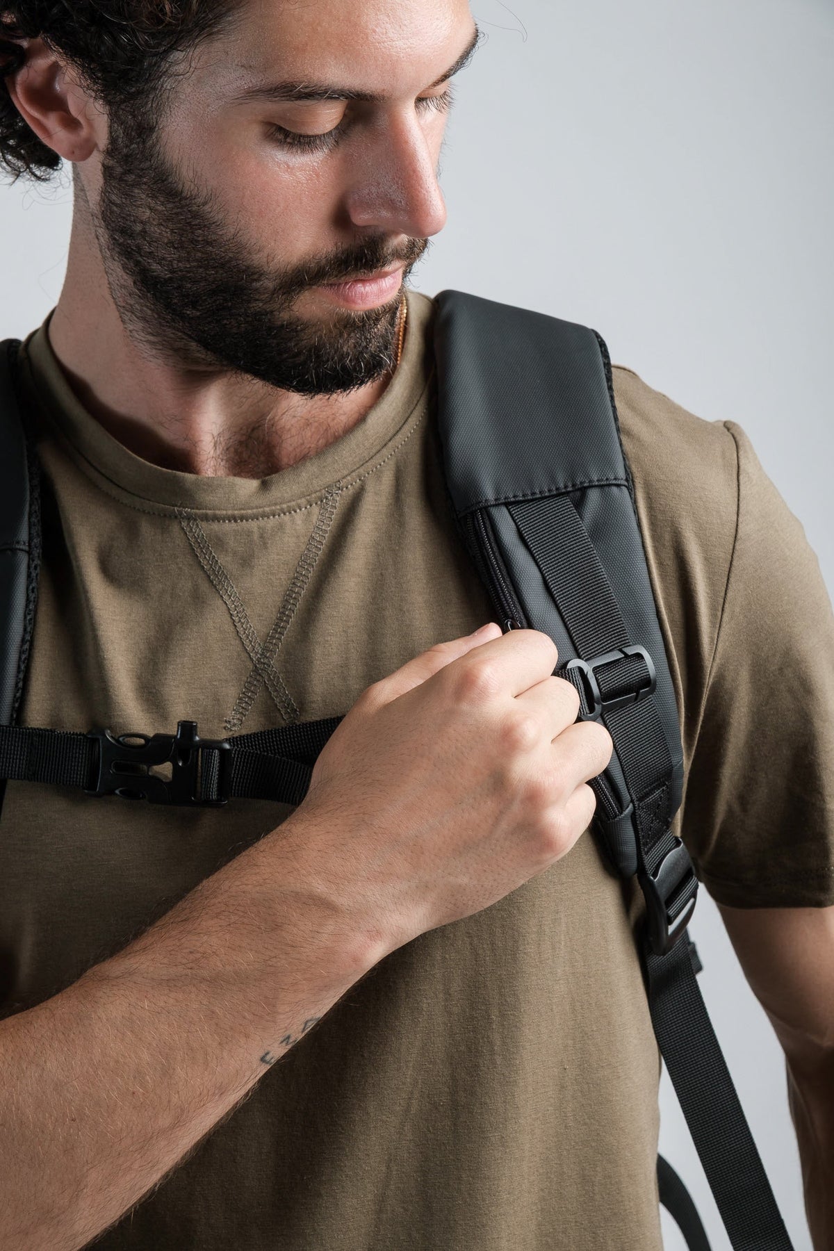 &quot;Voyager&quot; Expandable Backpack 26L / 38L with Built-in Rain Coat