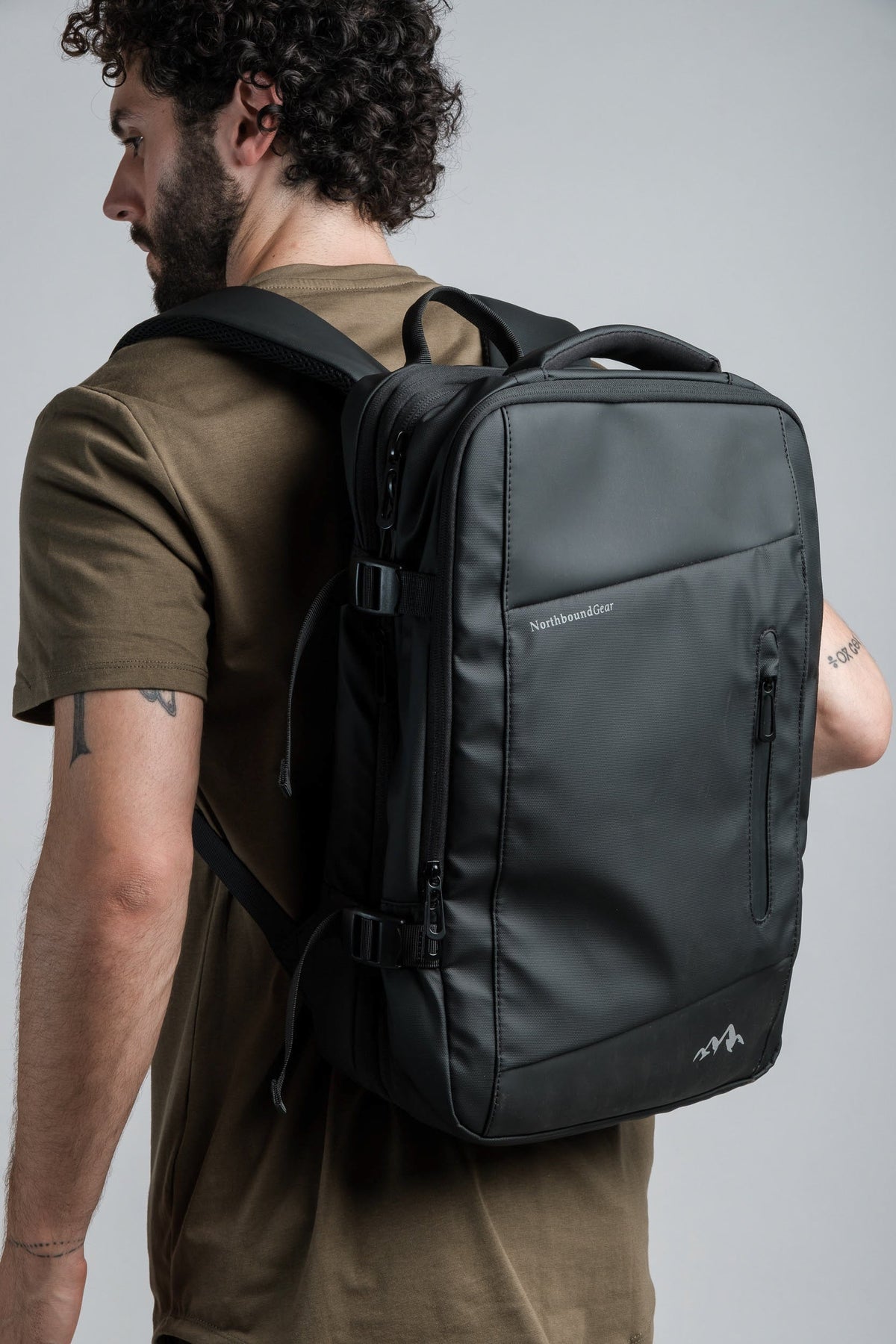 &quot;Voyager&quot; Expandable Backpack 26L / 38L with Built-in Rain Coat