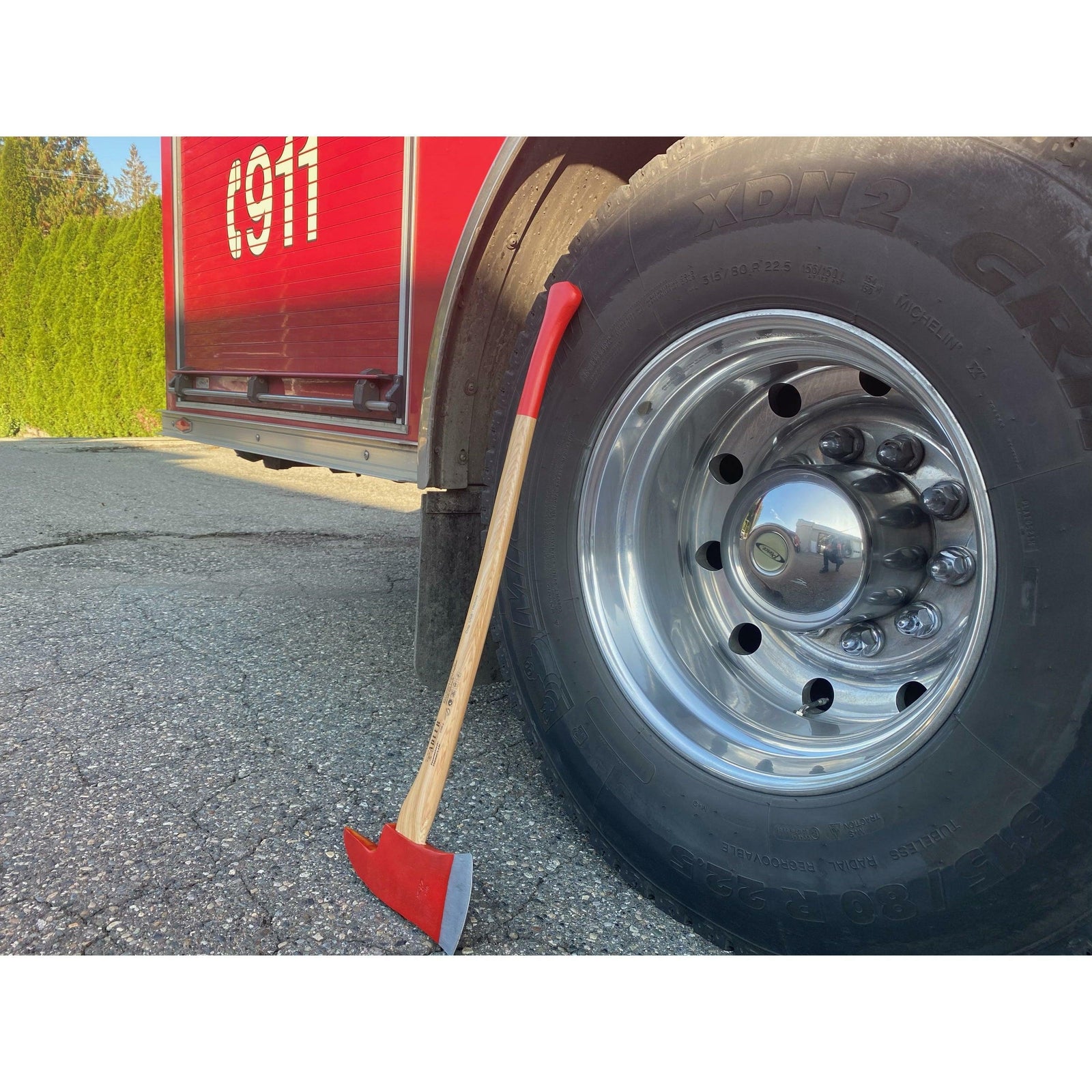 Fireman’s Axe- International Pattern-900mm Hickory Handle - Axeman.ca